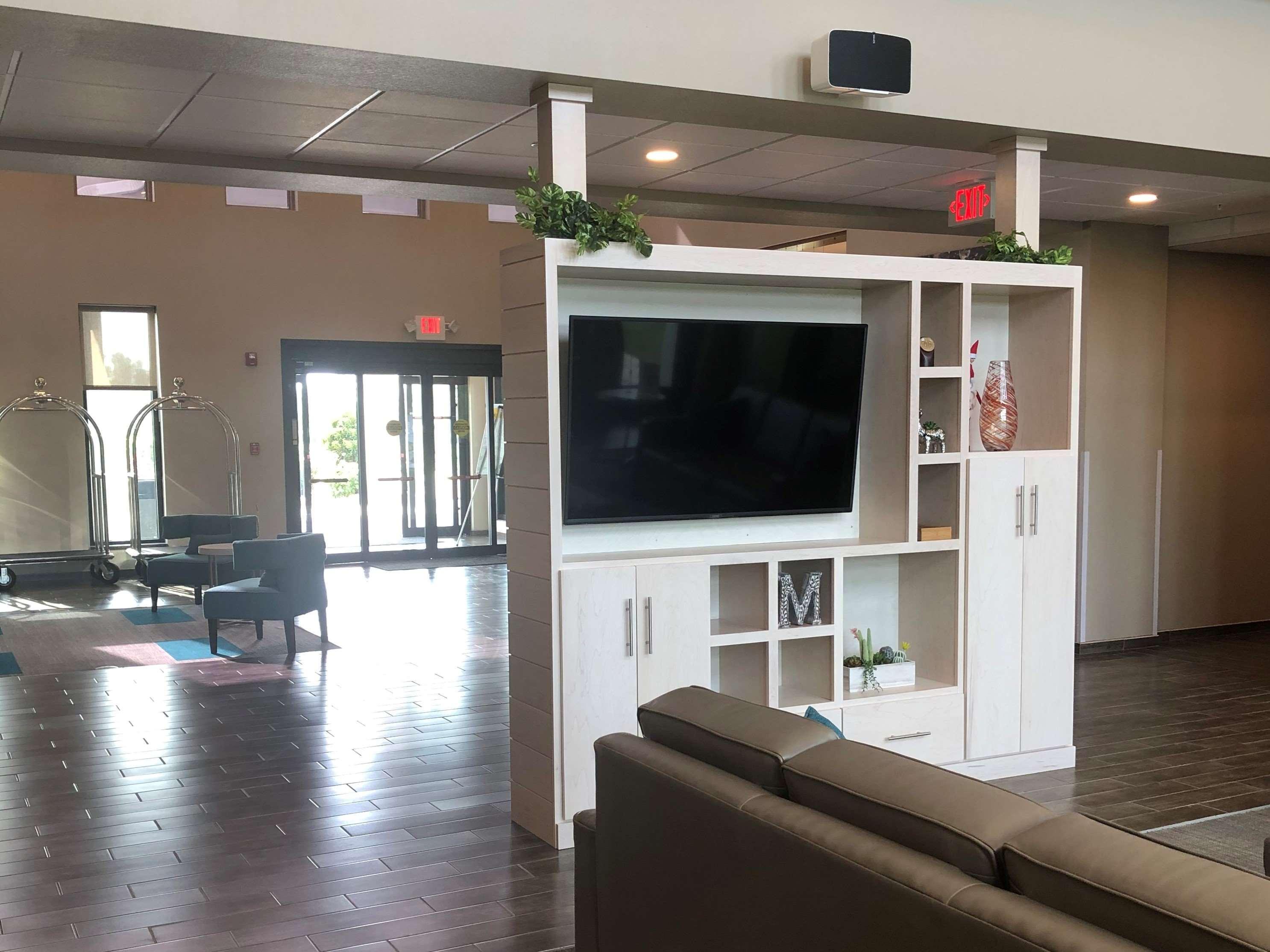 Hotel Magnolia Pointe; Bw Signature Collection