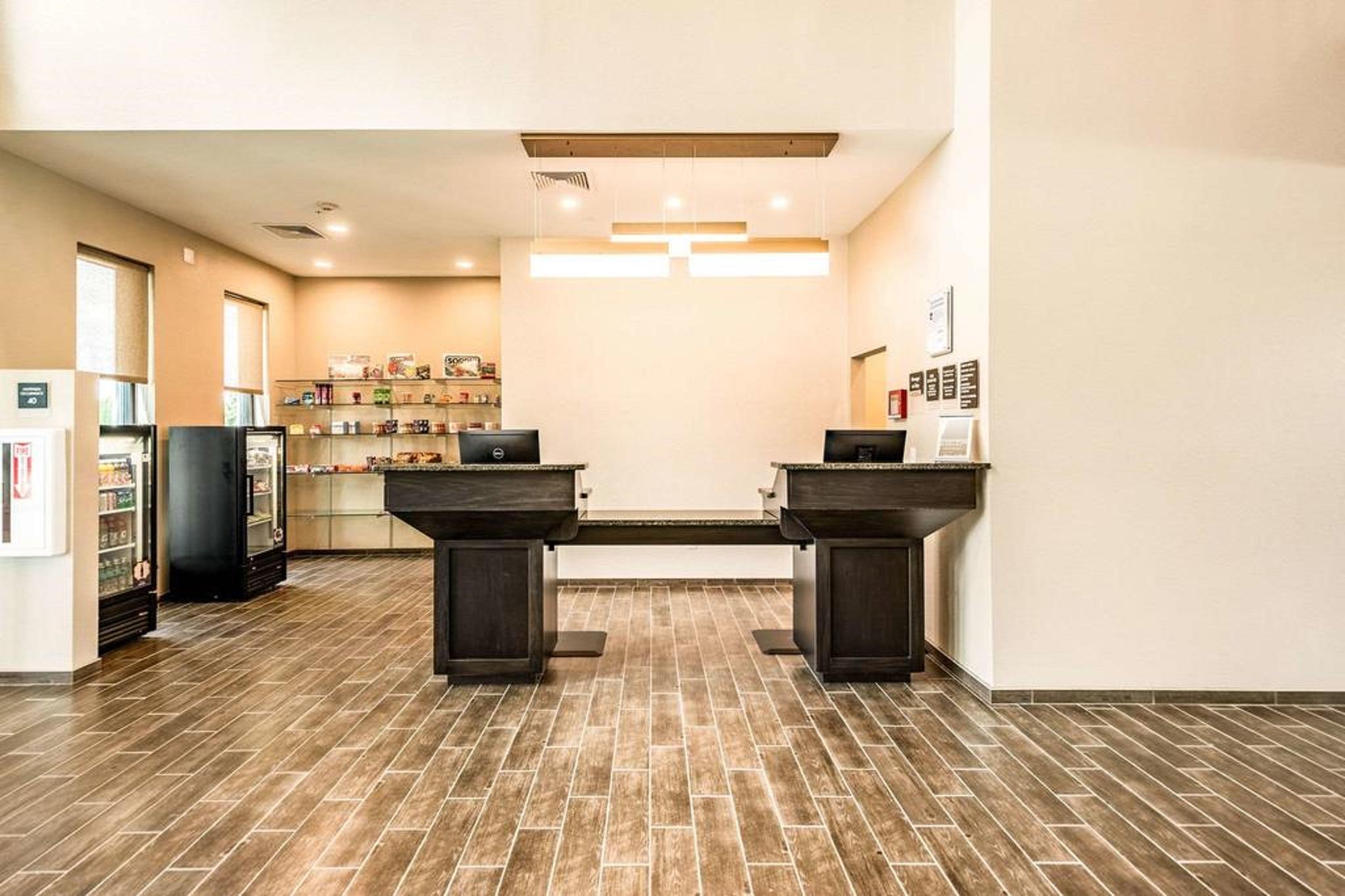 Magnolia Pointe; Bw Signature Collection Hotel Fruitville