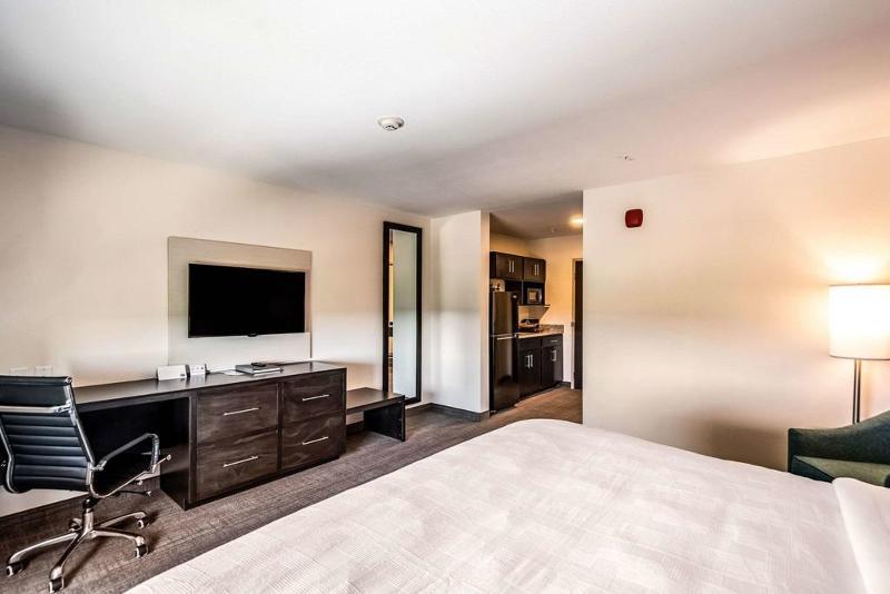 Magnolia Pointe; Bw Signature Collection Hotel Fruitville